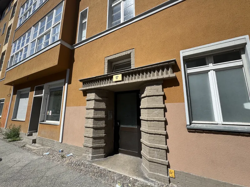 Renovierte 2-Zimmer-Altbauwohnung mit eigener Terrasse — photo 1